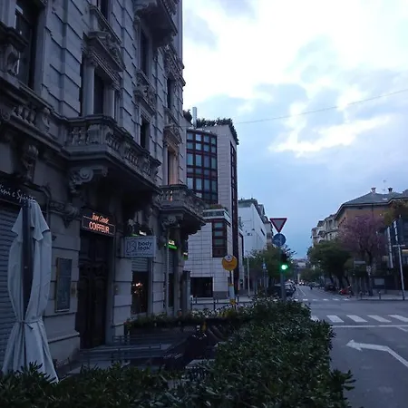 爱妮岛中央火车站公寓 2*